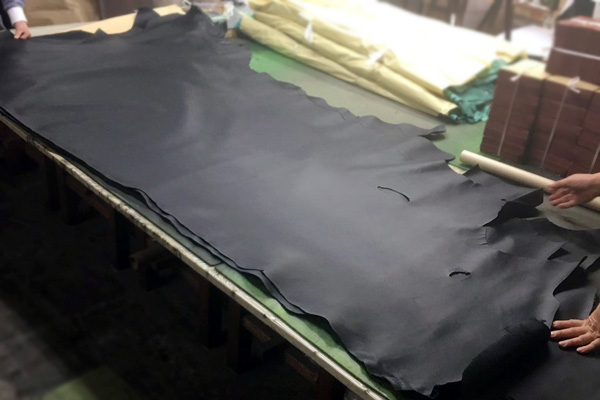 プレミアムレザーの製作現場