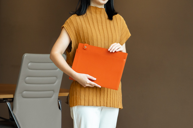 伊東屋　カラーチャート　ドキュメントクラッチ