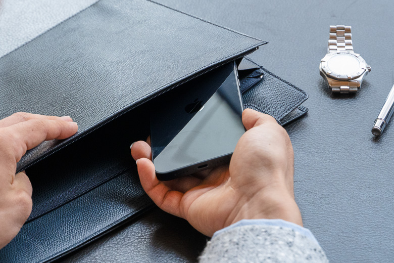 伊東屋　カラーチャート　ドキュメントクラッチ