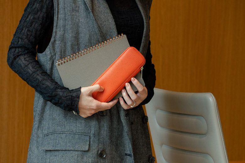 伊東屋　カラーチャート　ペンケース スリム