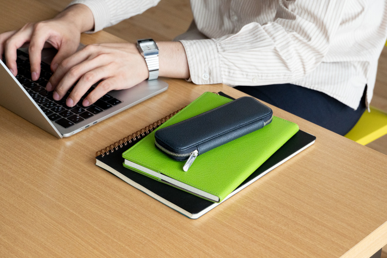 伊東屋　カラーチャート　ペンケース スリム