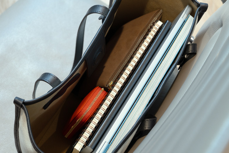 伊東屋　カラーチャート　ペンケース スリム