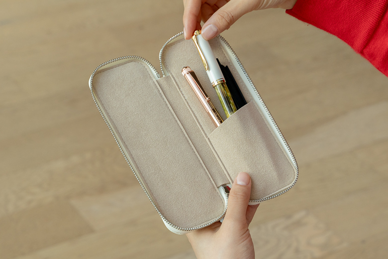 伊東屋　カラーチャート　ペンケース スリム