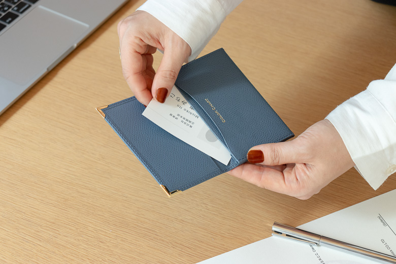 伊東屋　カラーチャート　二つ折り名刺入れ