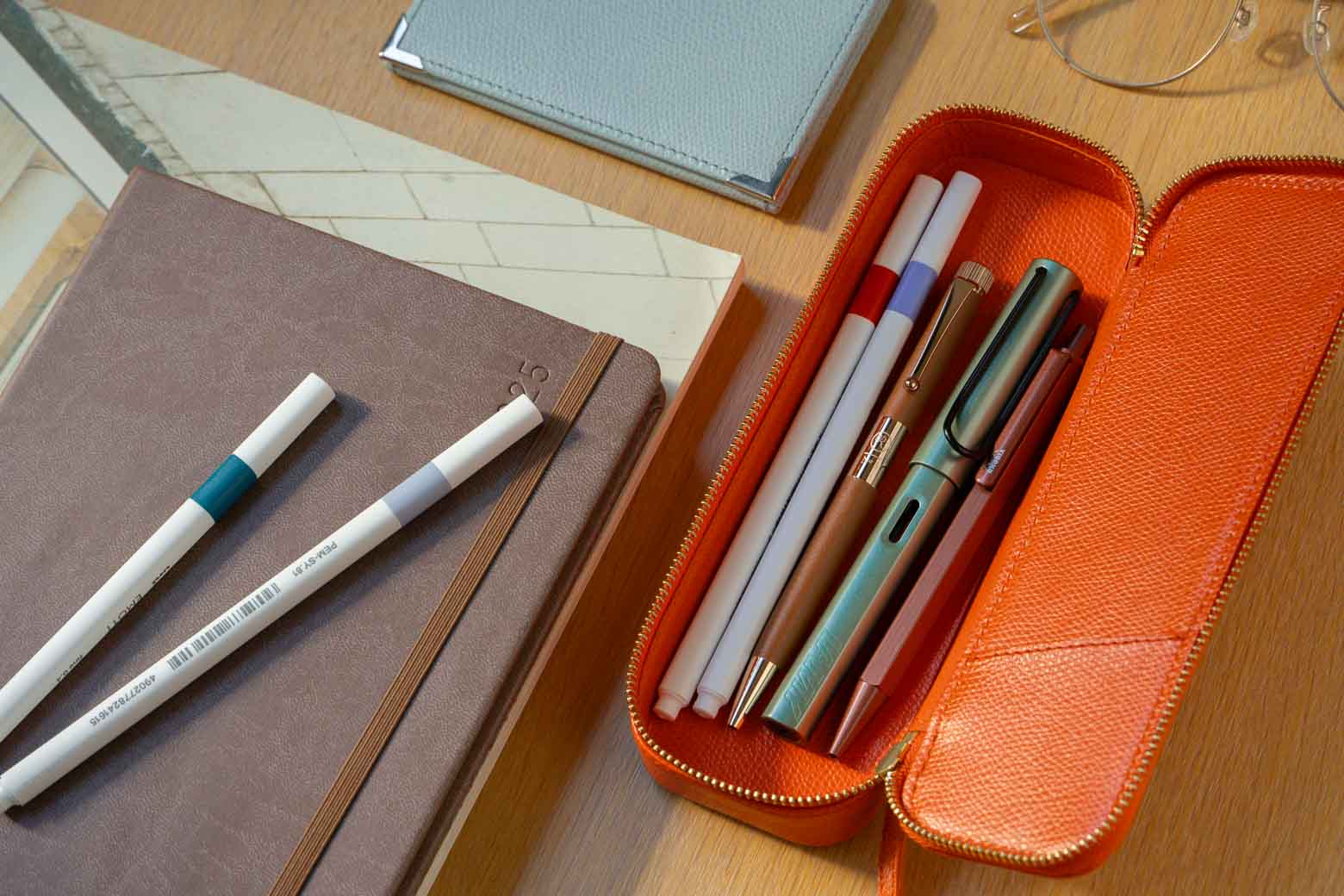 伊東屋　カラーチャート　ペンケース