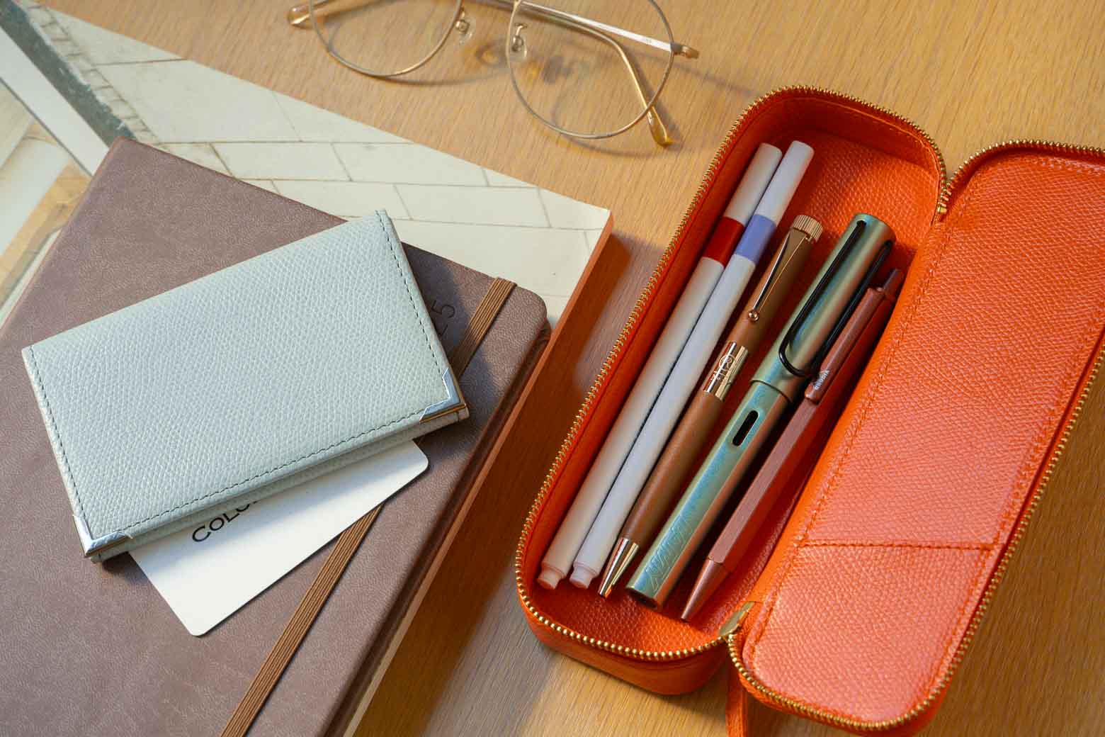 伊東屋　カラーチャート　ペンケース