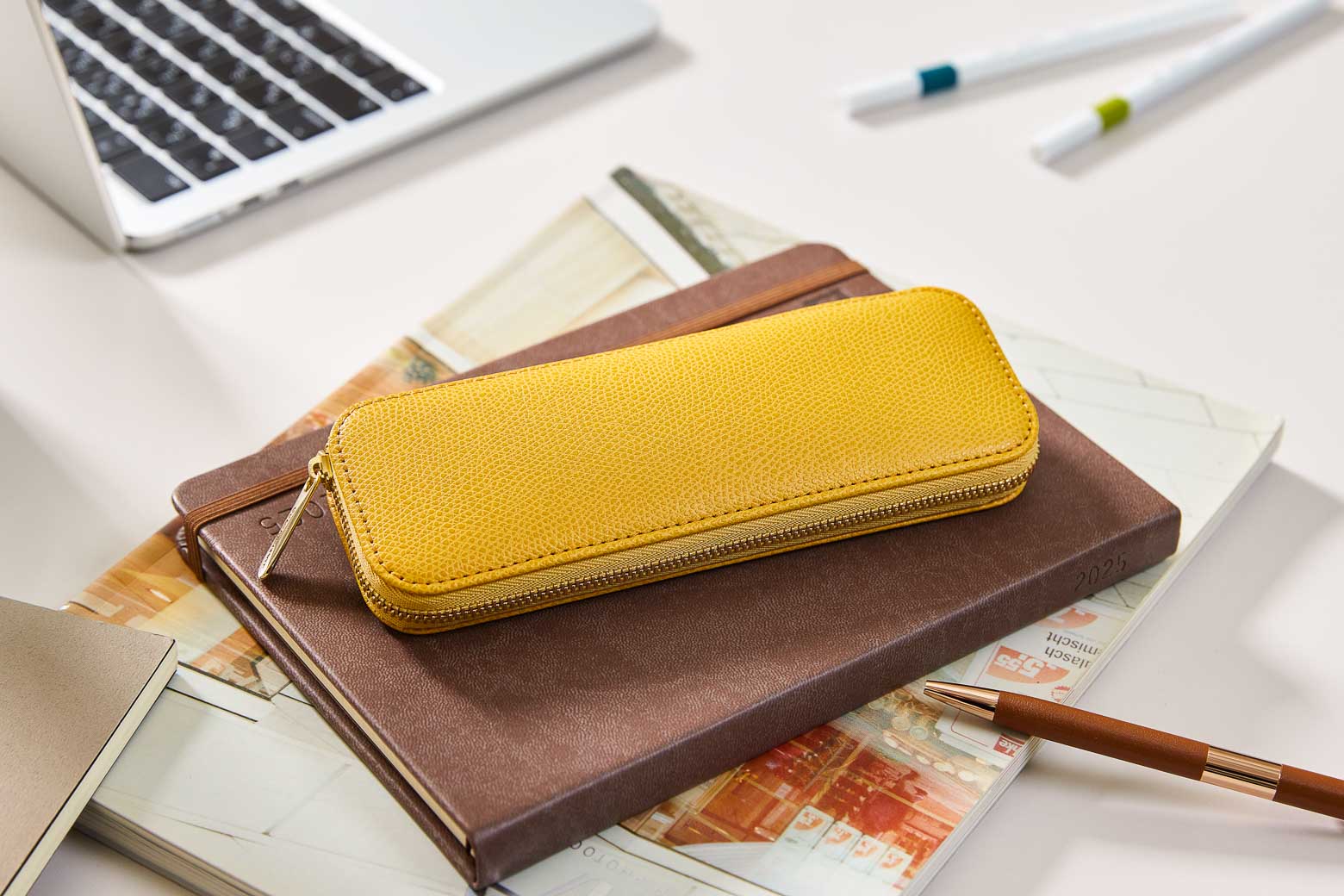 伊東屋　カラーチャート　ペンケース