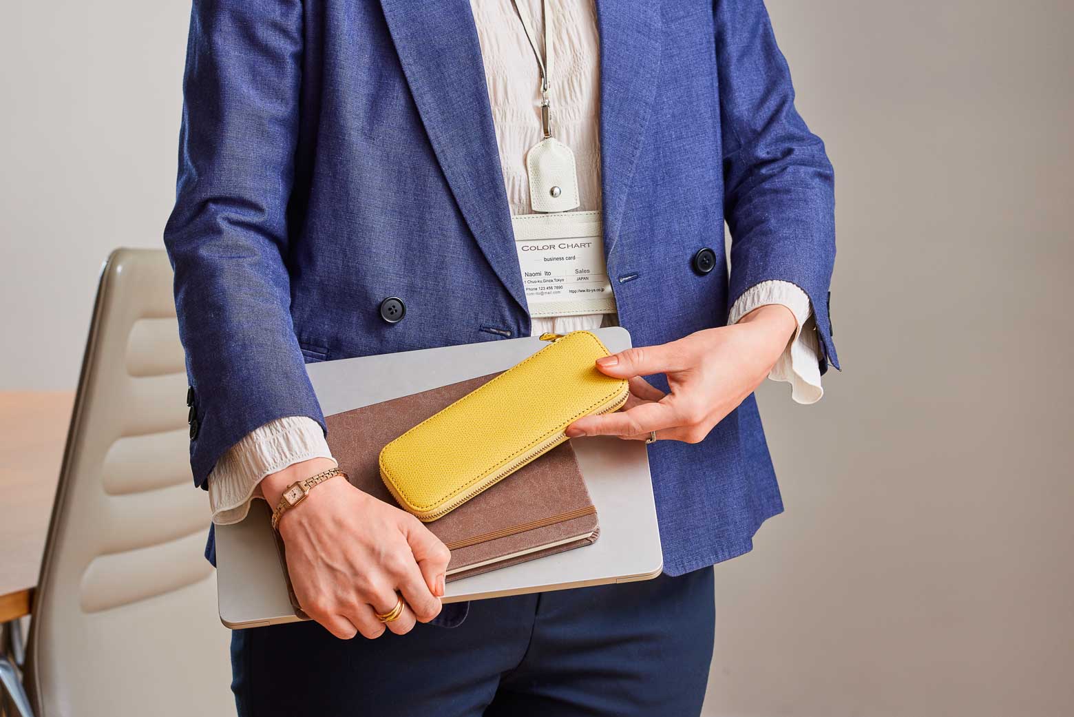 伊東屋　カラーチャート　ペンケース