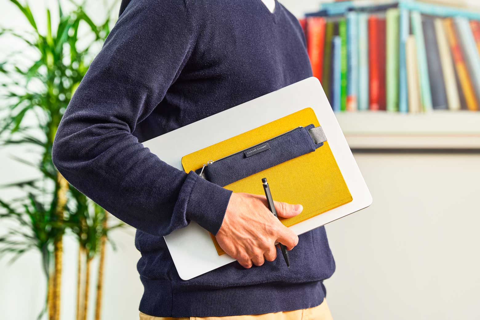 伊東屋　カラーチャート　ペンケース