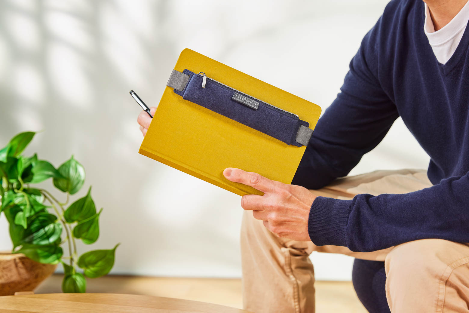 伊東屋　カラーチャート　ペンケース