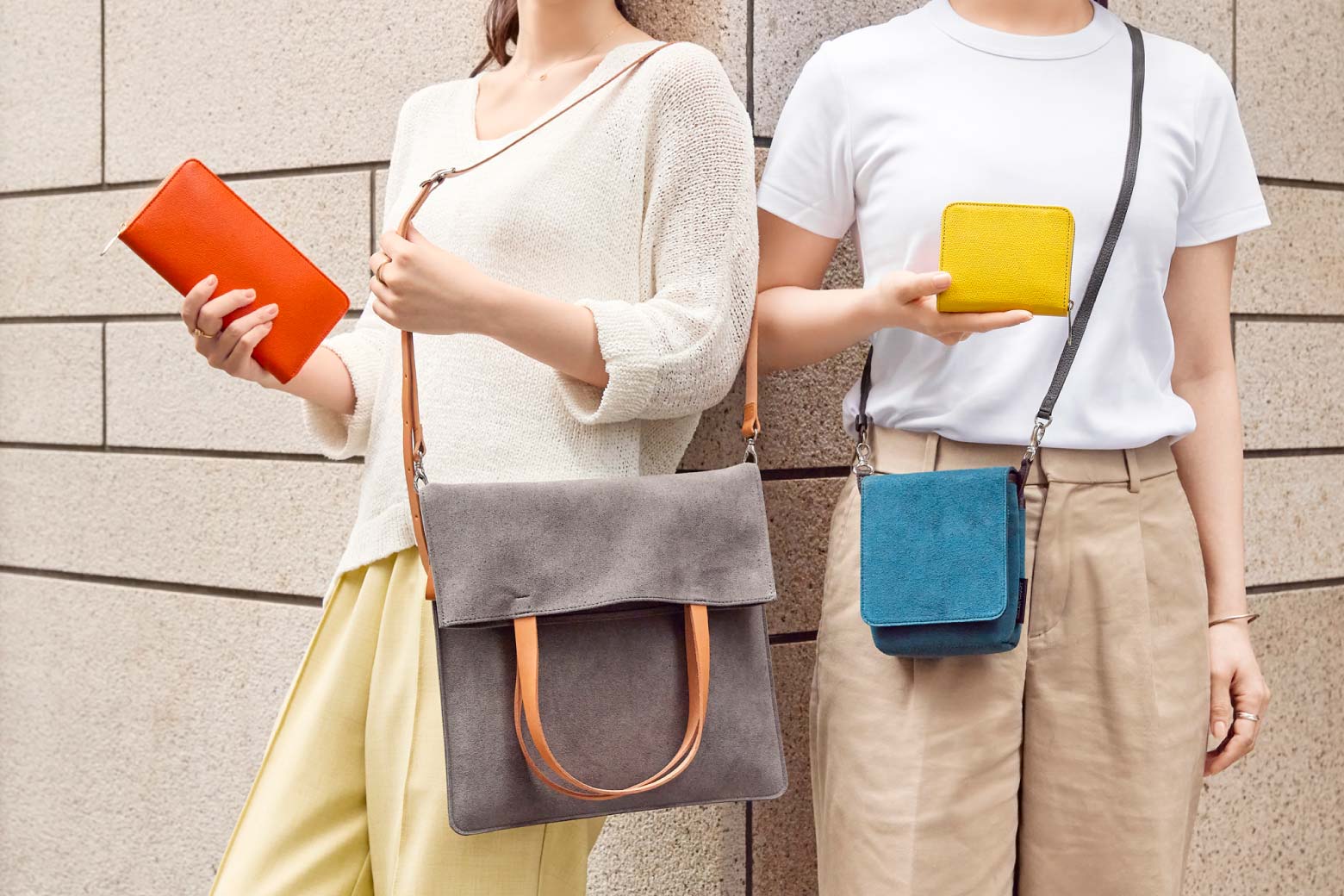 伊東屋　カラーチャート　トラベラーズポケットS・2WAYショルダーバッグ・ジップウォレットロング・ジップウォレットコンパクトが並んでいる