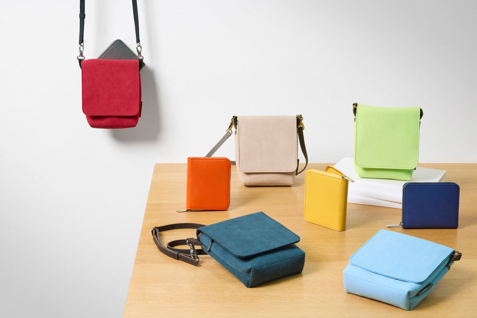 伊東屋　カラーチャート　トラベラーズポケットSとジップウォレットコンパクトのカラーコーディネート