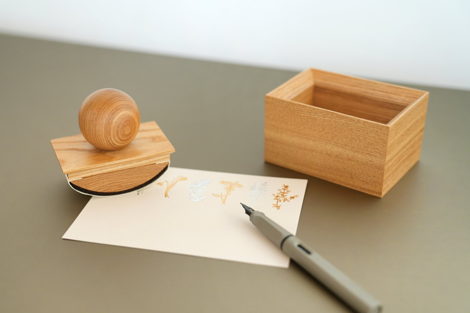 伊東屋　デスクトップステーショナリー